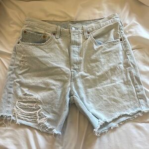 Levi’s Jean Capri Shorts